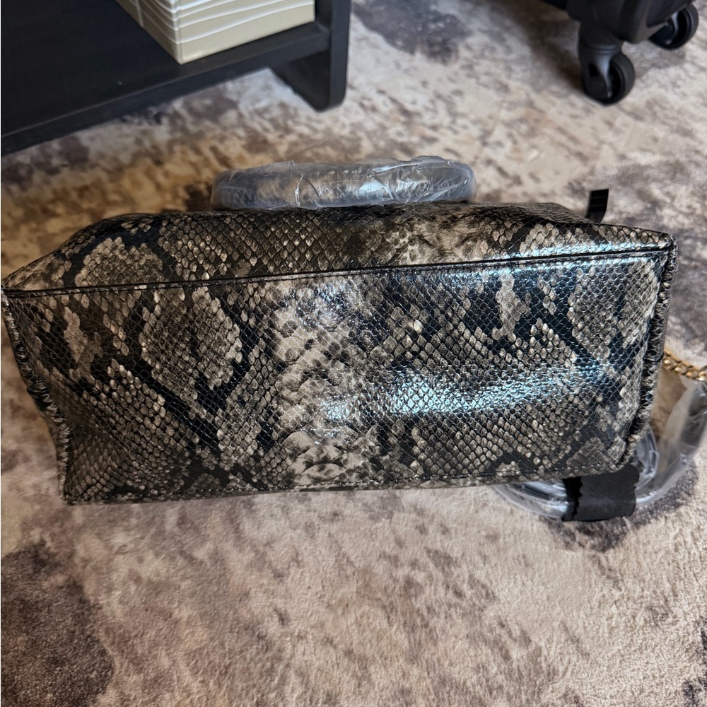 Brand new ⚠️ Victoria's Secret Gray Snake-Print Tote with Gold Hardware - Picture 5 of 8